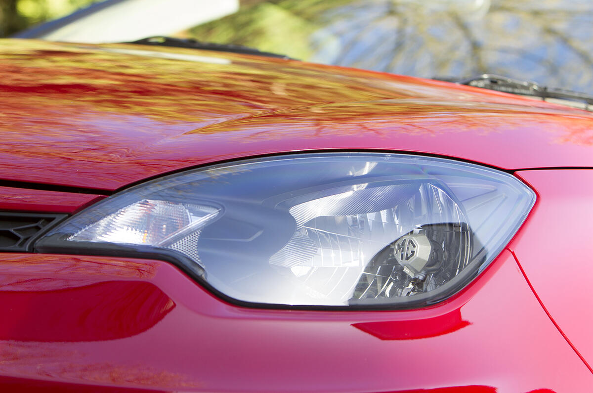 MG3 headlight