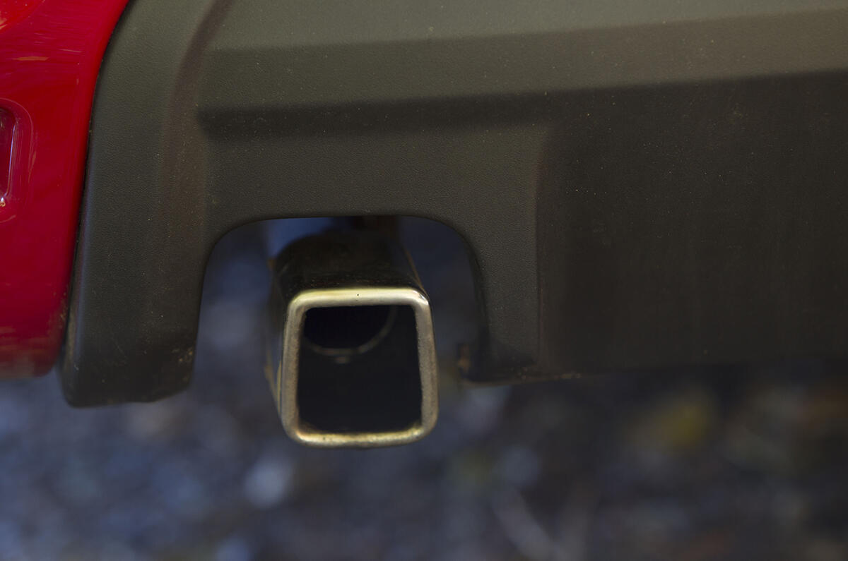 MG3 single square exhaust