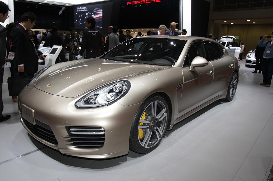 Facelifted Porsche Panamera Turbo S revealed