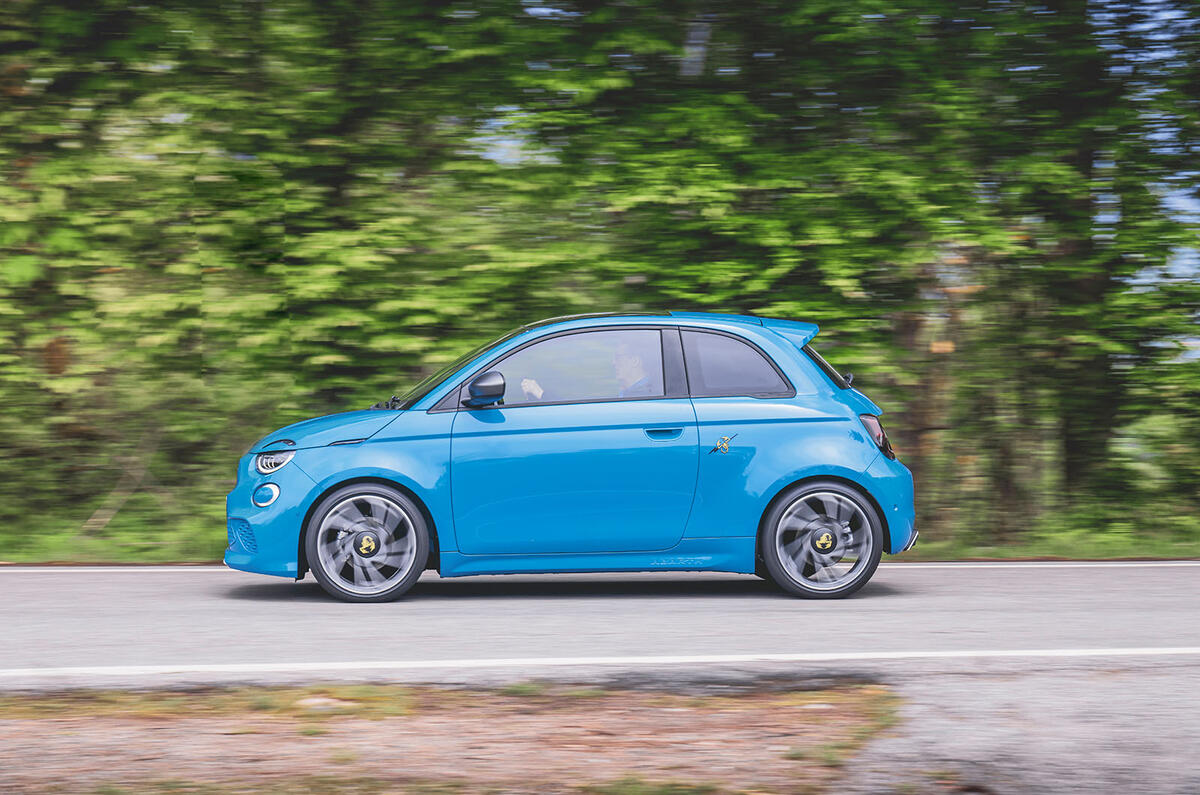 abarth 500e avis 2023 02 panoramique