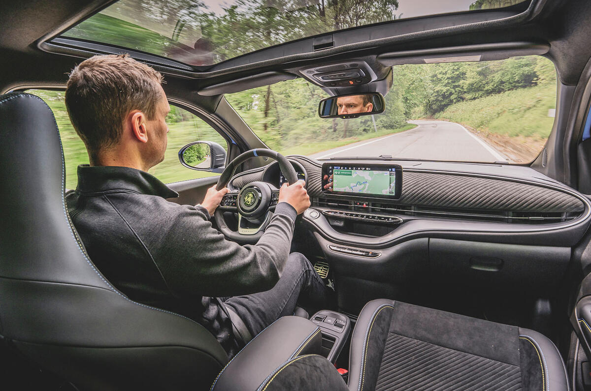 abarth 500e avis 2023 06 conduite