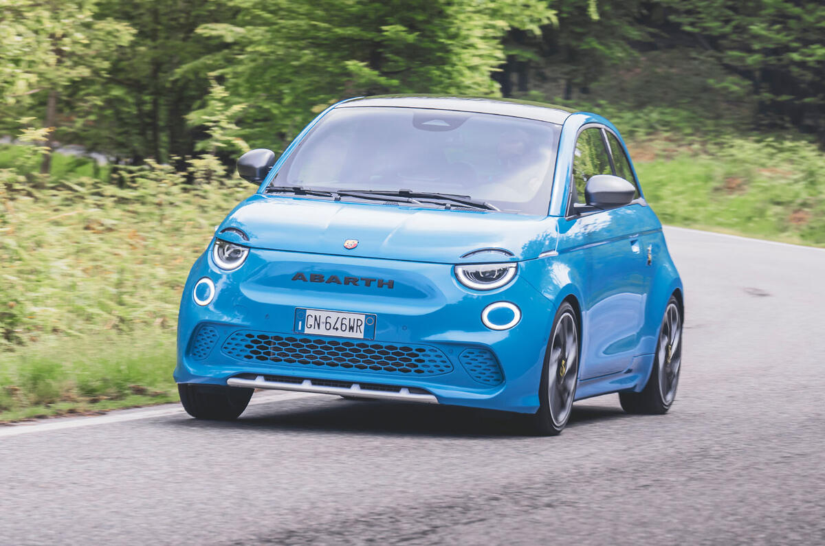 abarth 500e avis 2023 07 panoramique avant