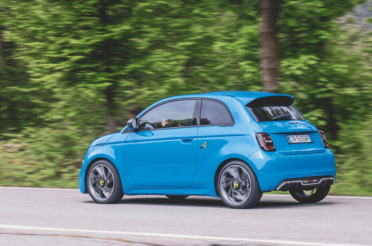 abarth 500e avis 2023 08 virage arrière