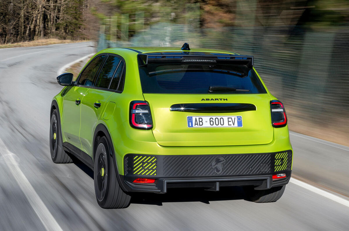 Abarth 600e arrière trois quarts