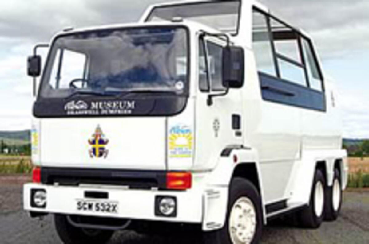 Camión Leyland Popemobile Papamóvil
