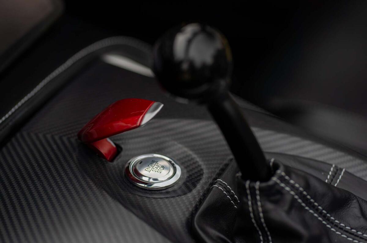 ac cobra gt roadster intérieur détail