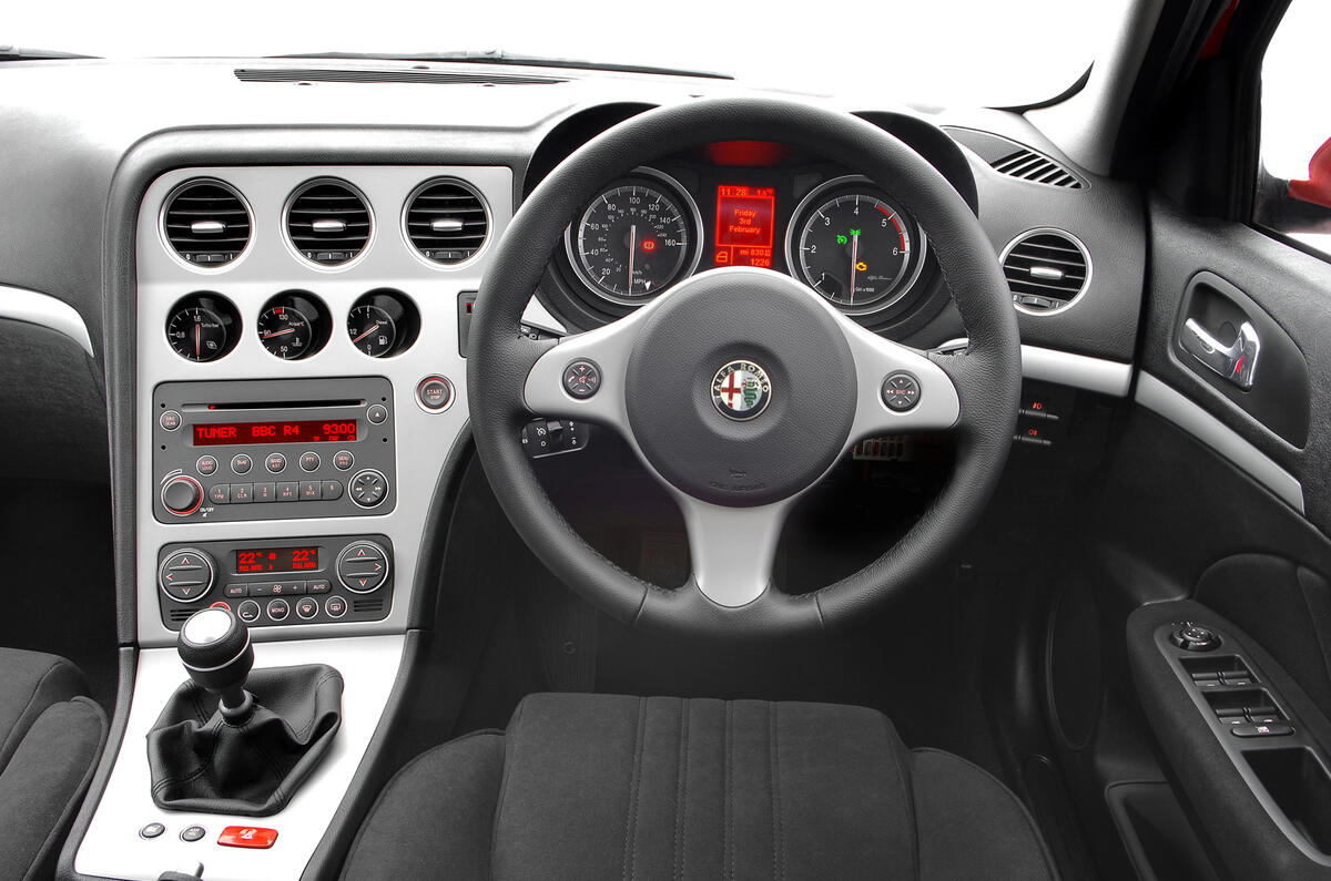 [Imagen: alfa-romeo-159-dashboard.jpg?itok=owT_vjRn]