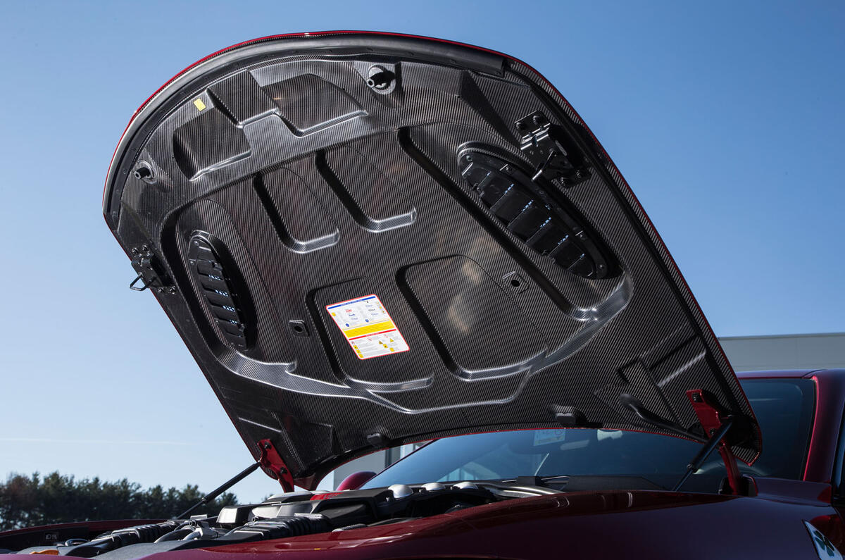 Alfa Romeo Giulia Quadrifoglio carbonfibre bonnet