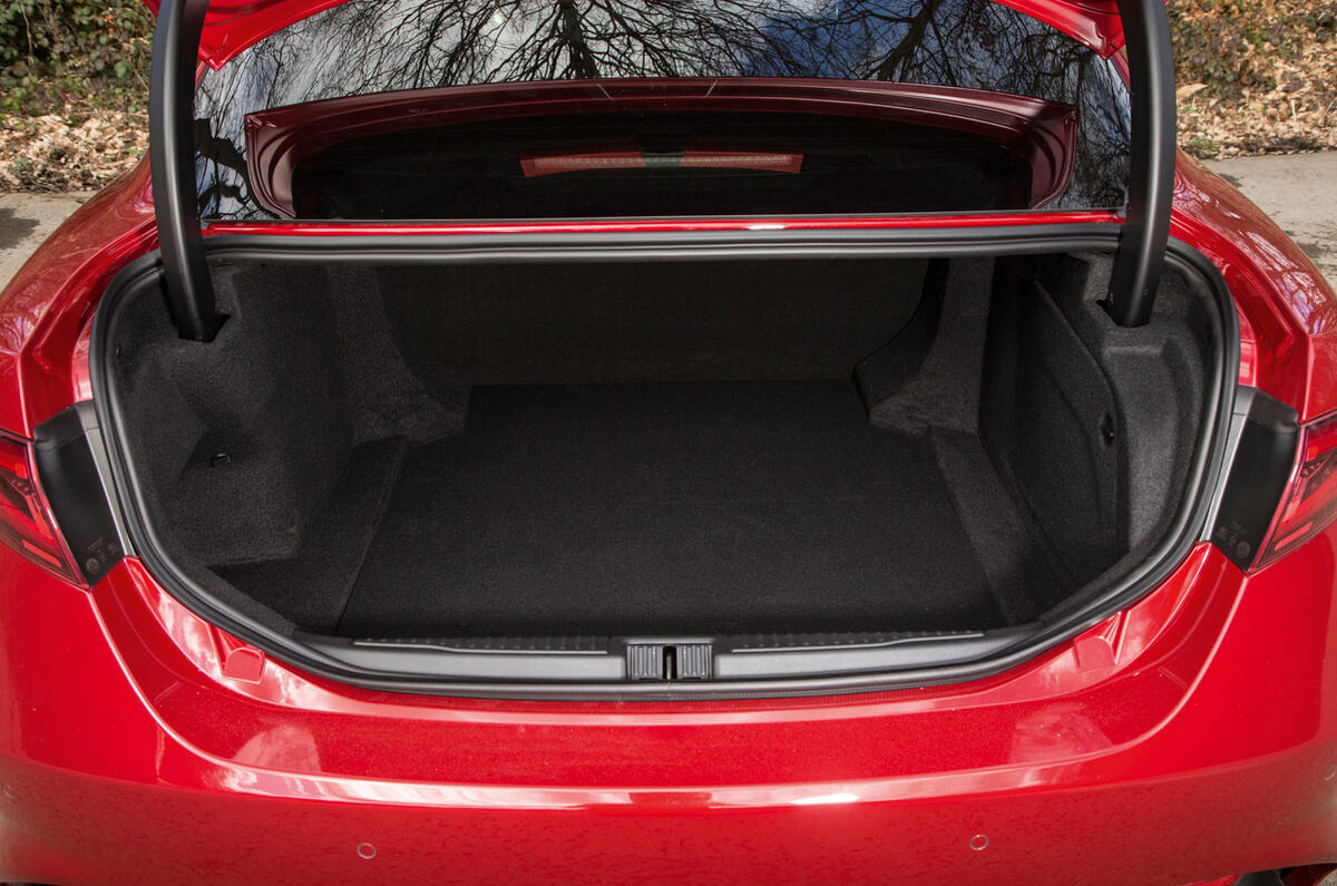 Alfa Romeo Giulia Quadrifoglio boot space