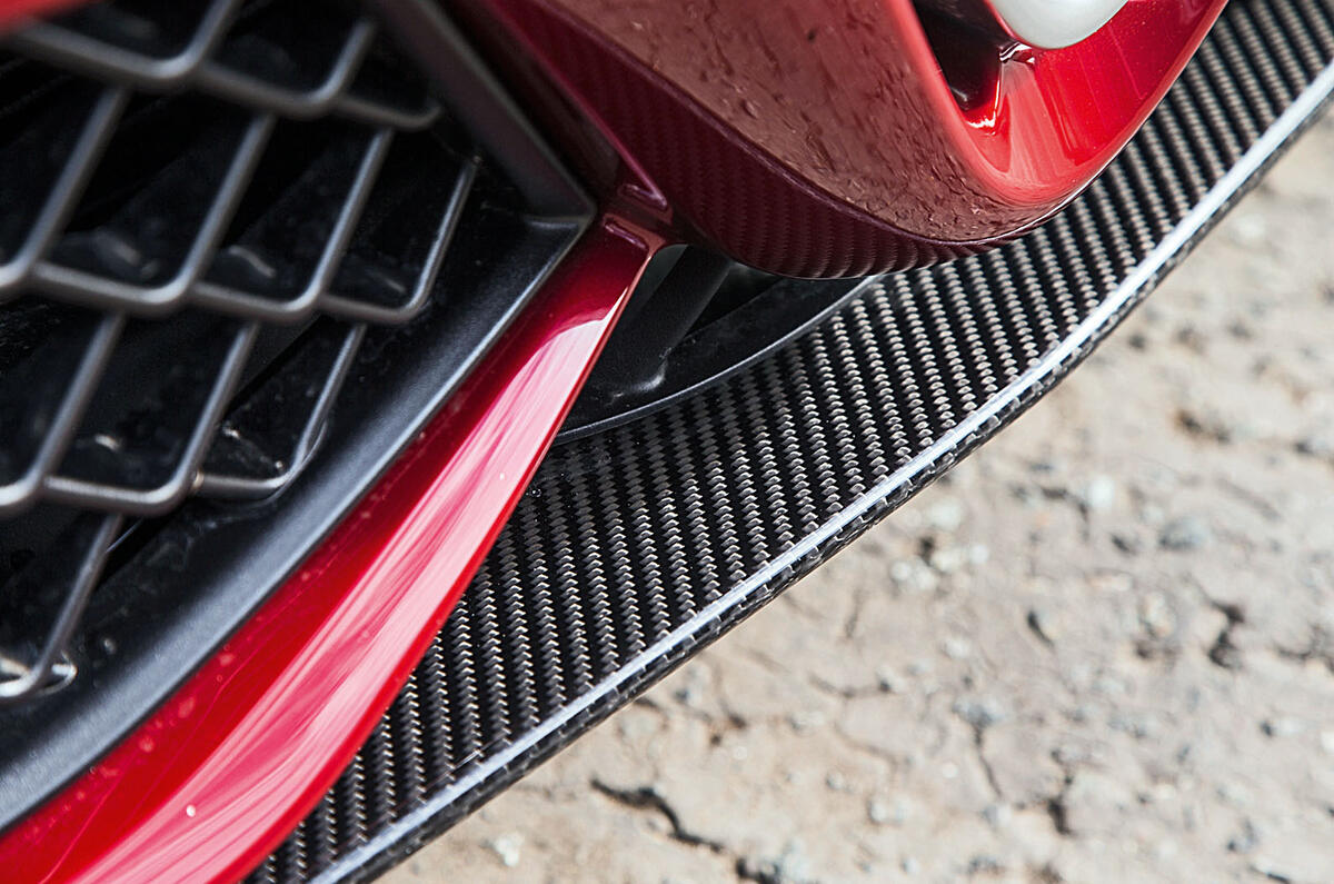 Alfa Romeo Giulia Quadrifoglio active front splitter