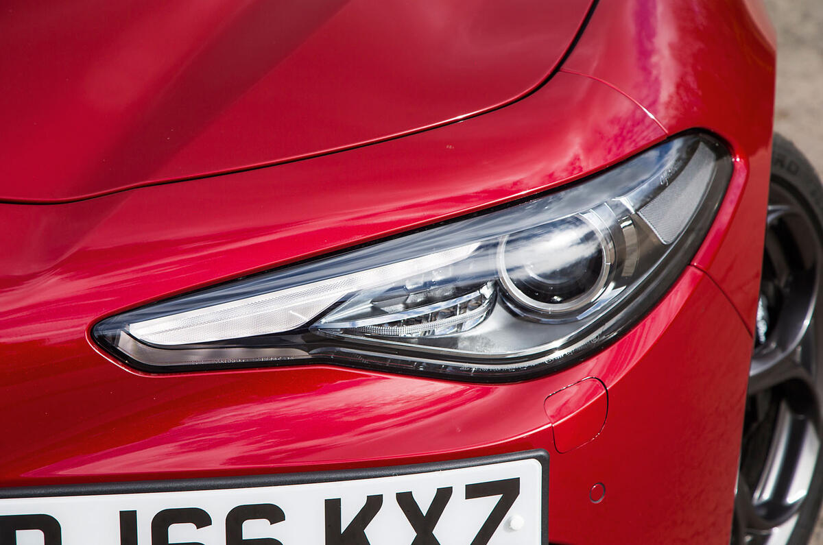Alfa Romeo Giulia Quadrifoglio headlights