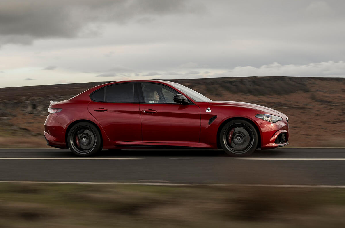 alfa romeo giulia qv review 2025 02 panning side