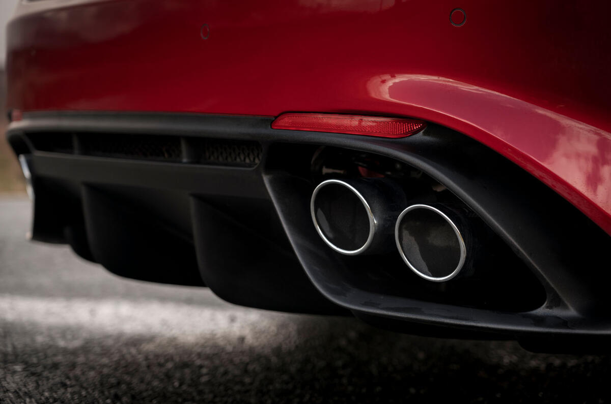 alfa romeo giulia qv essai 2025 07 échappement