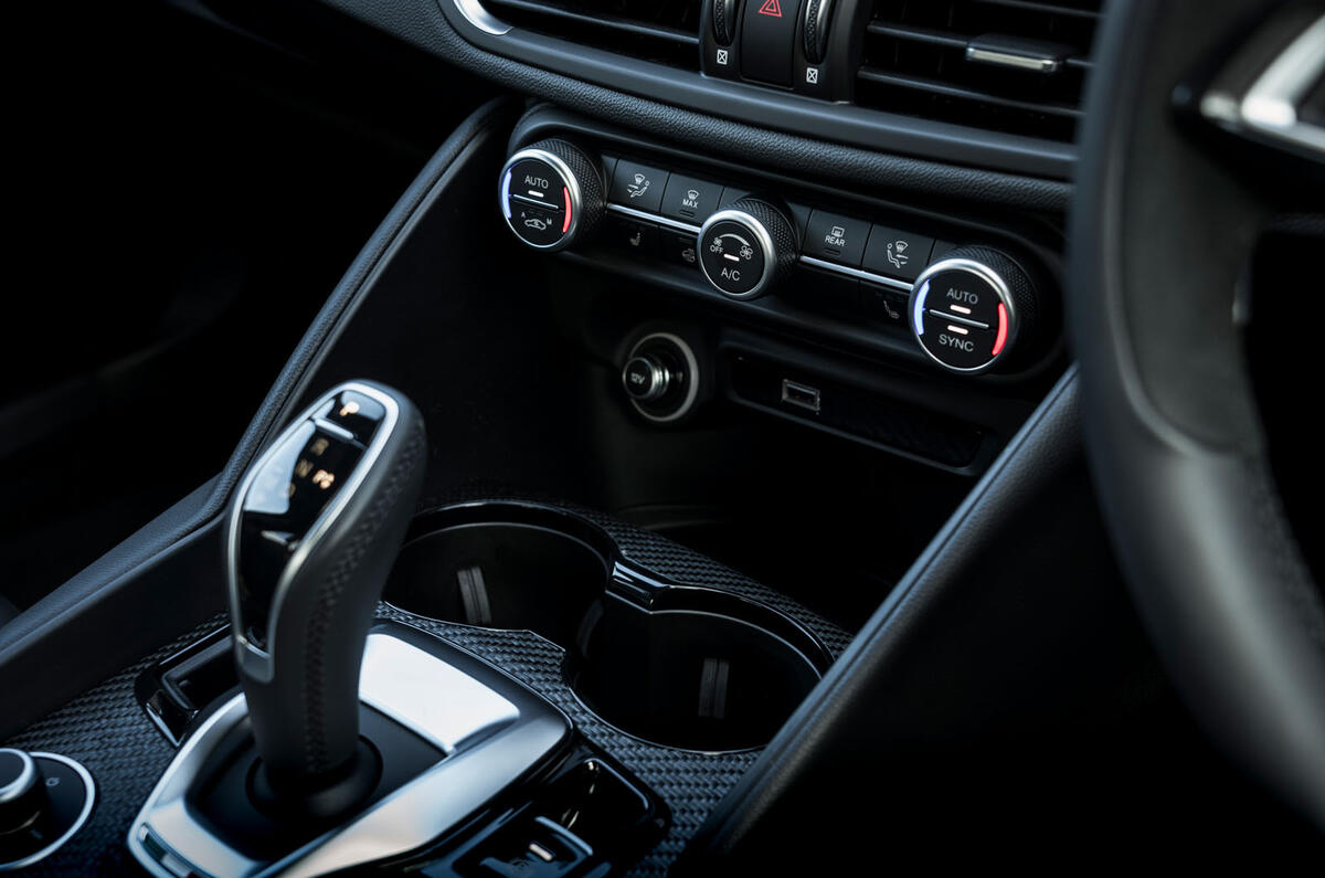 alfa romeo giulia qv review 2025 17 hvac controls