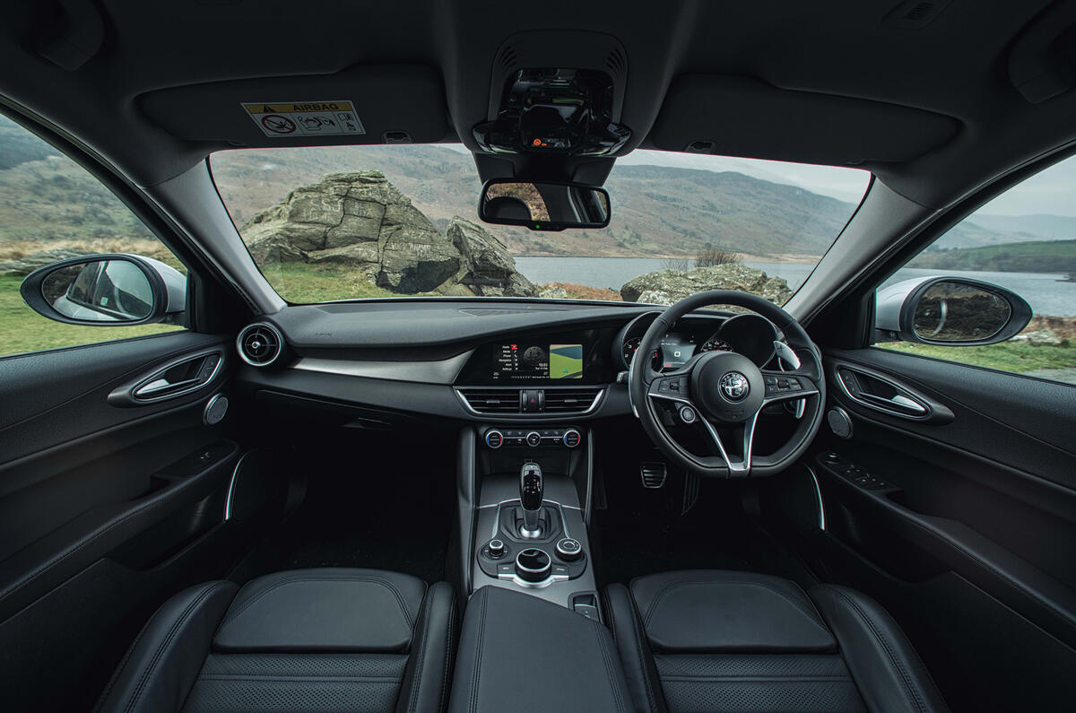 Alfa Romeo Giulia dashboard