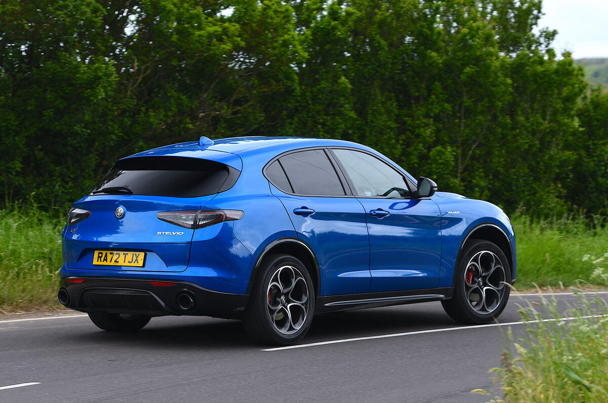 alfa romeo stelvio veloce avis 2023 03 virage arrière