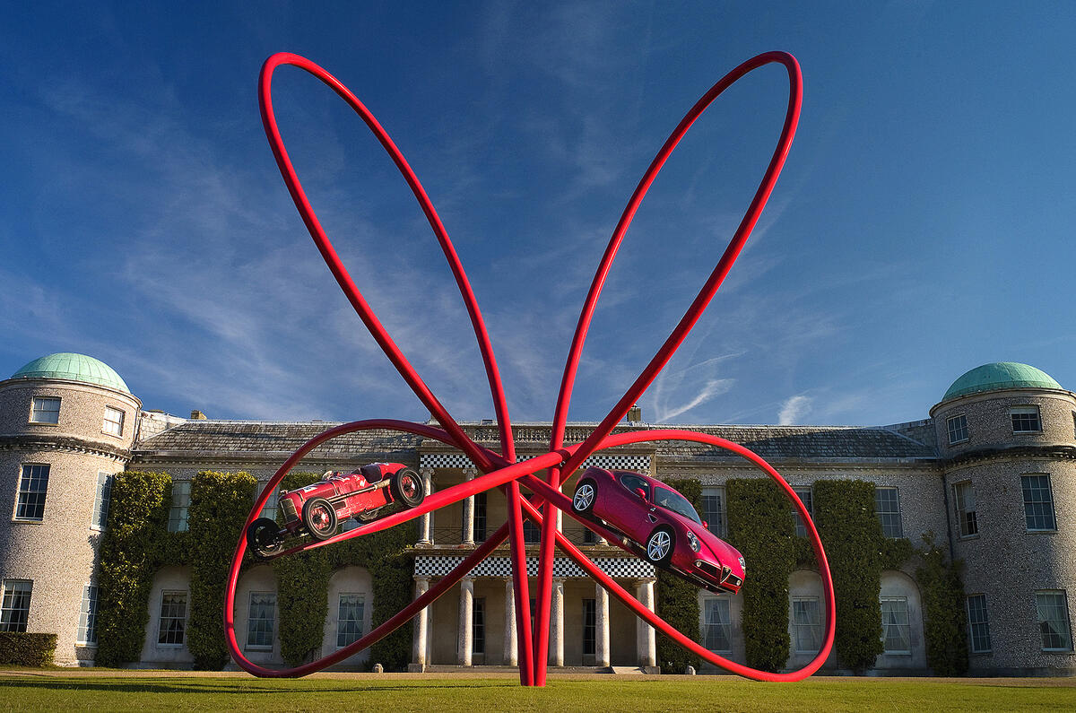 Alfa unveils Goodwood statue