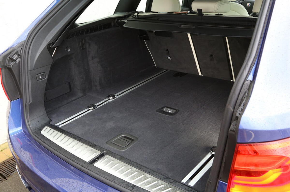 Alpina B5 boot space