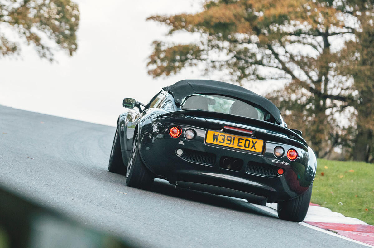 Analogue Automotive Supersport Restomod FD 2024 angle arrière ME 12
