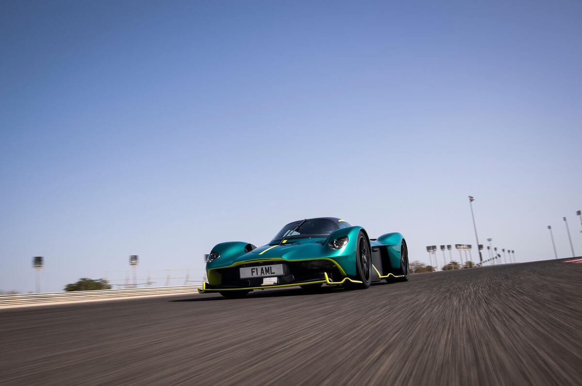 aston martin valkyrie 2023 17