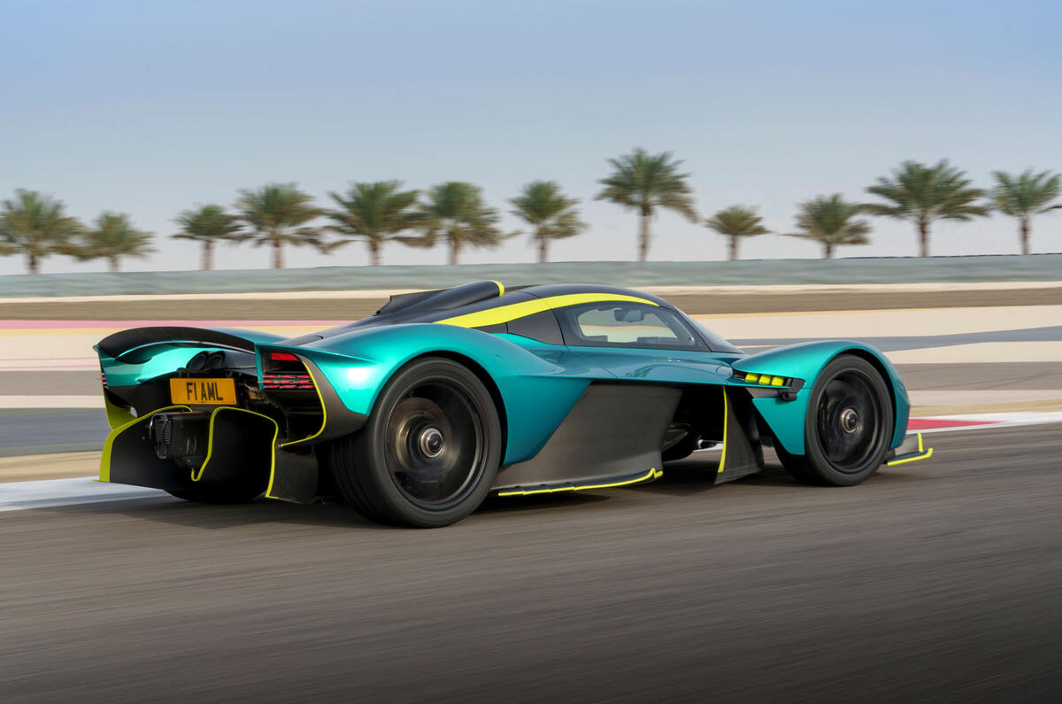 aston martin valkyrie 2023 18