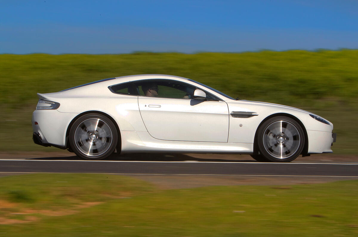 Aston martin vantage 2005