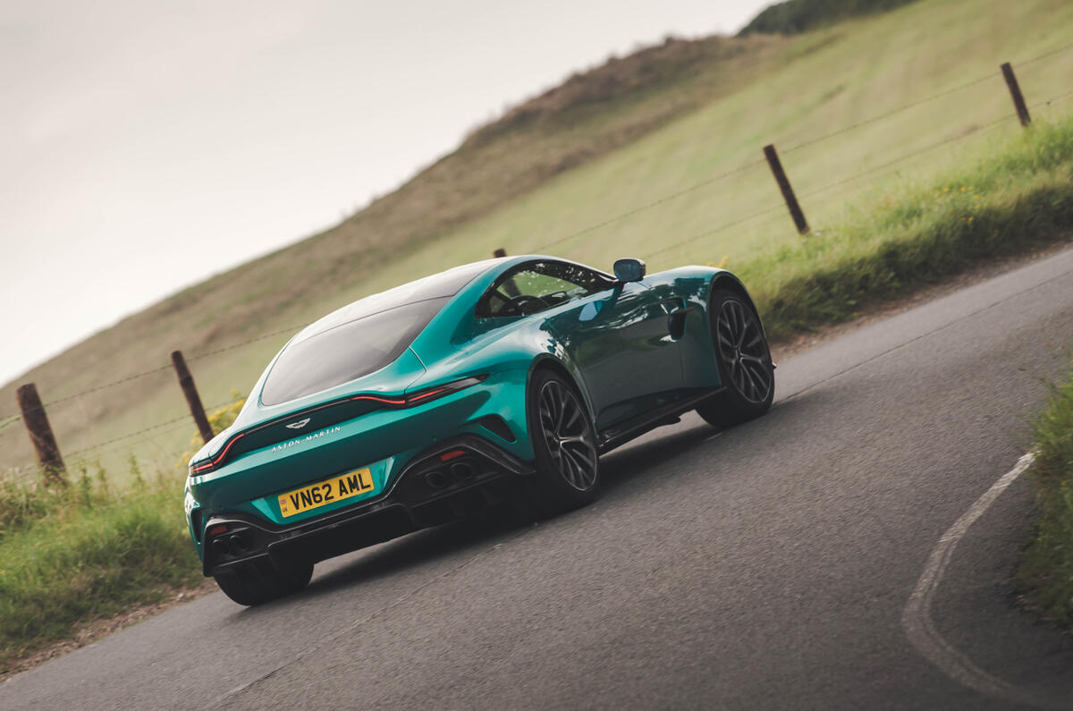 Aston Martin Vantage RT 2024 - Revue de l'angle arrière 0204