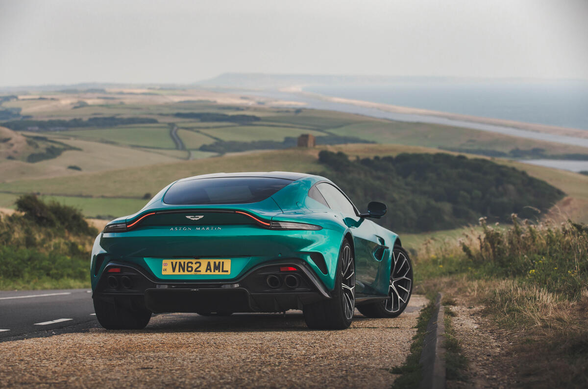 Aston Martin Vantage RT 2024 Critique de la statique arrière 0210