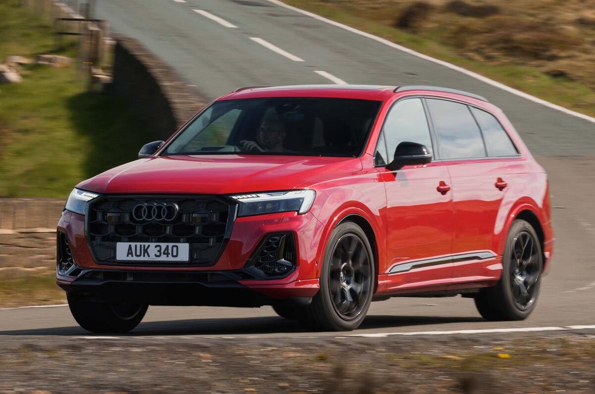 Audi Q7 dynamique en virage à l'avant