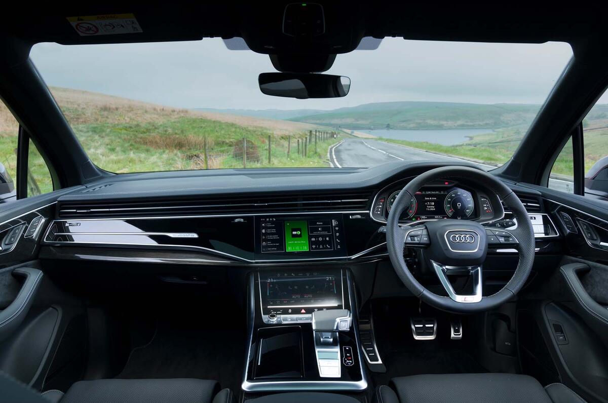 Audi Q7 intérieur tableau de bord large