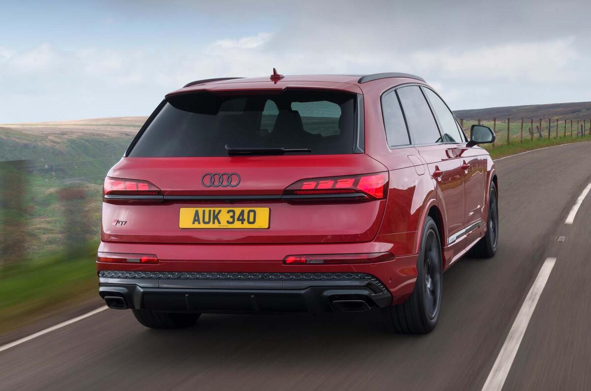 Audi Q7 trois quarts arrière