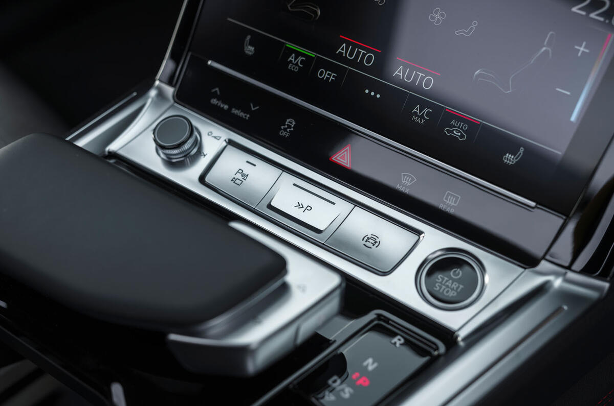 audi q8 e tron review 2023 011 buttons
