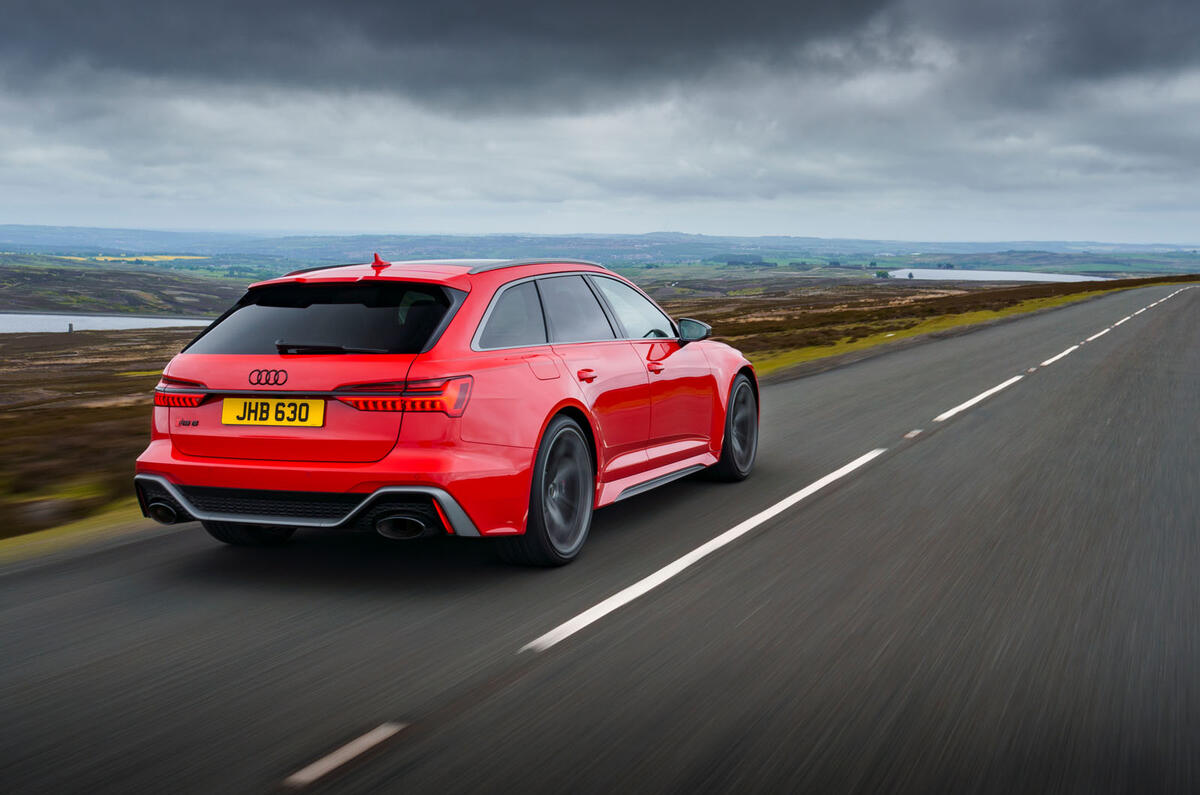 audi rs6 performance review 2023 03 tracking rear