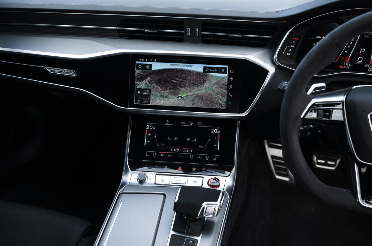 audi rs6 performance review 2023 09 interior