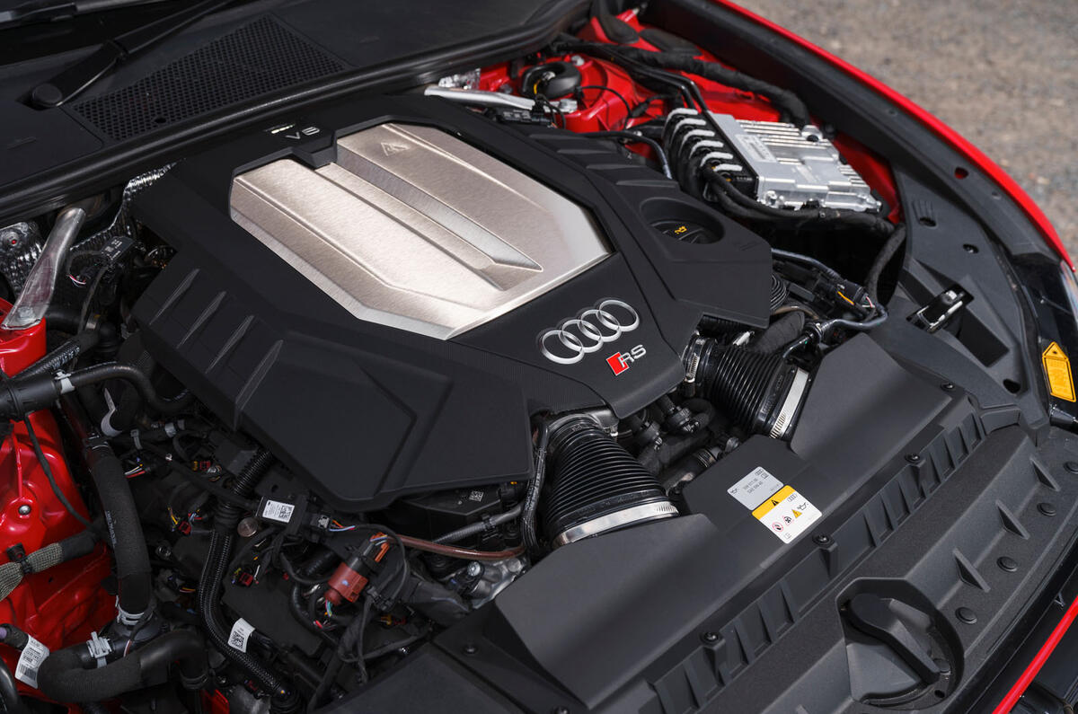 audi rs6 performances 2023 16 moteur