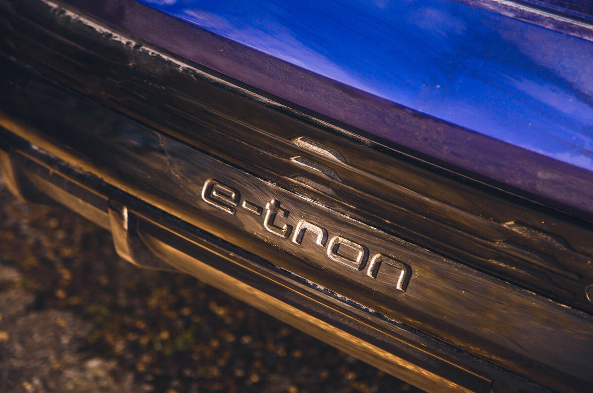 Audi SQ8 Q8 etron 2025 Review badge 16