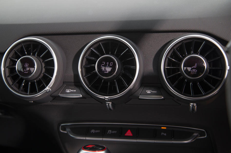 Commandes de climatisation de l'Audi TT RS