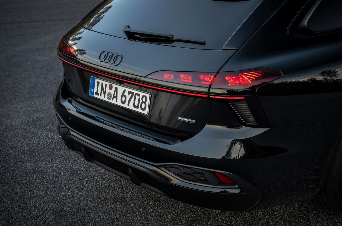 Audi A6 Avant ICE 2025 Review détail du coffre 45