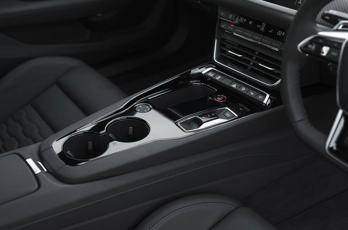 Audi e tron GT cupholders