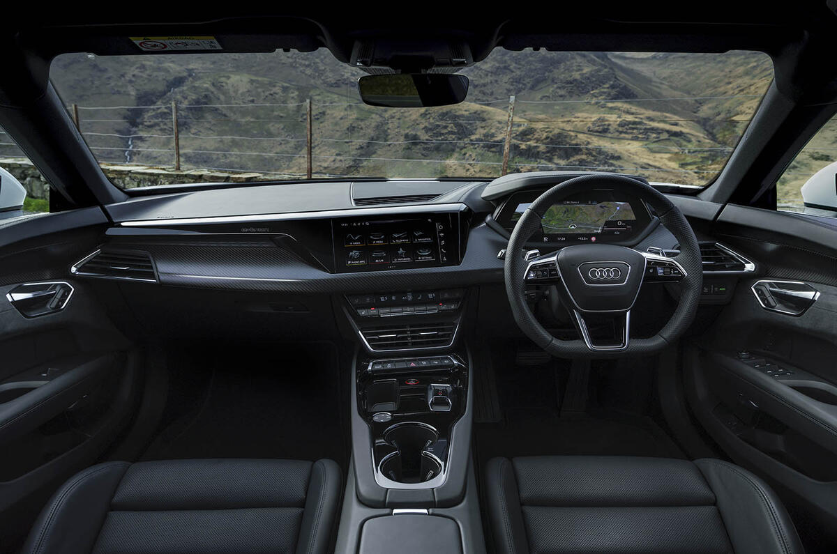 Audi e tron GT straight dash