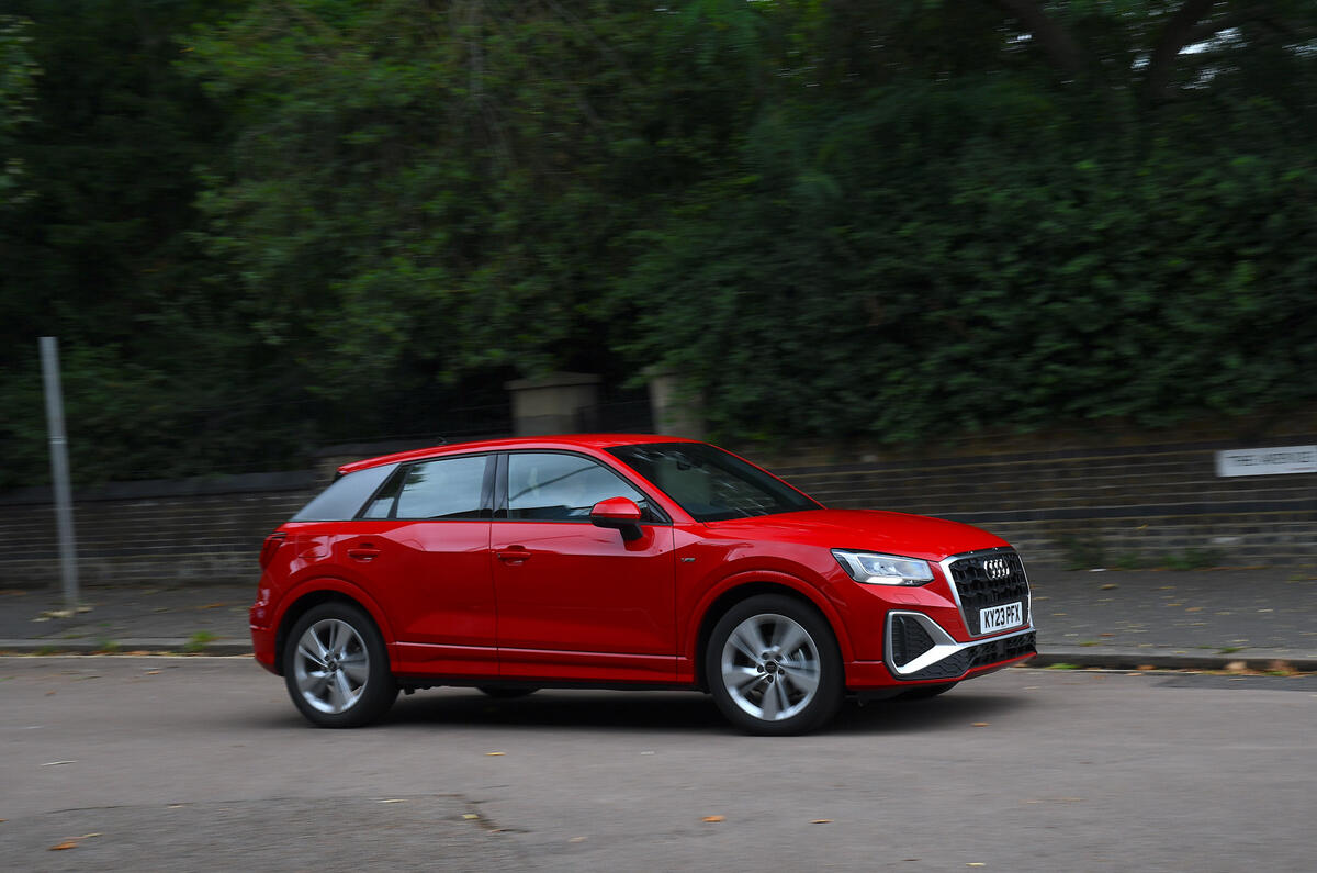 Audi Q2 avant virage latéral