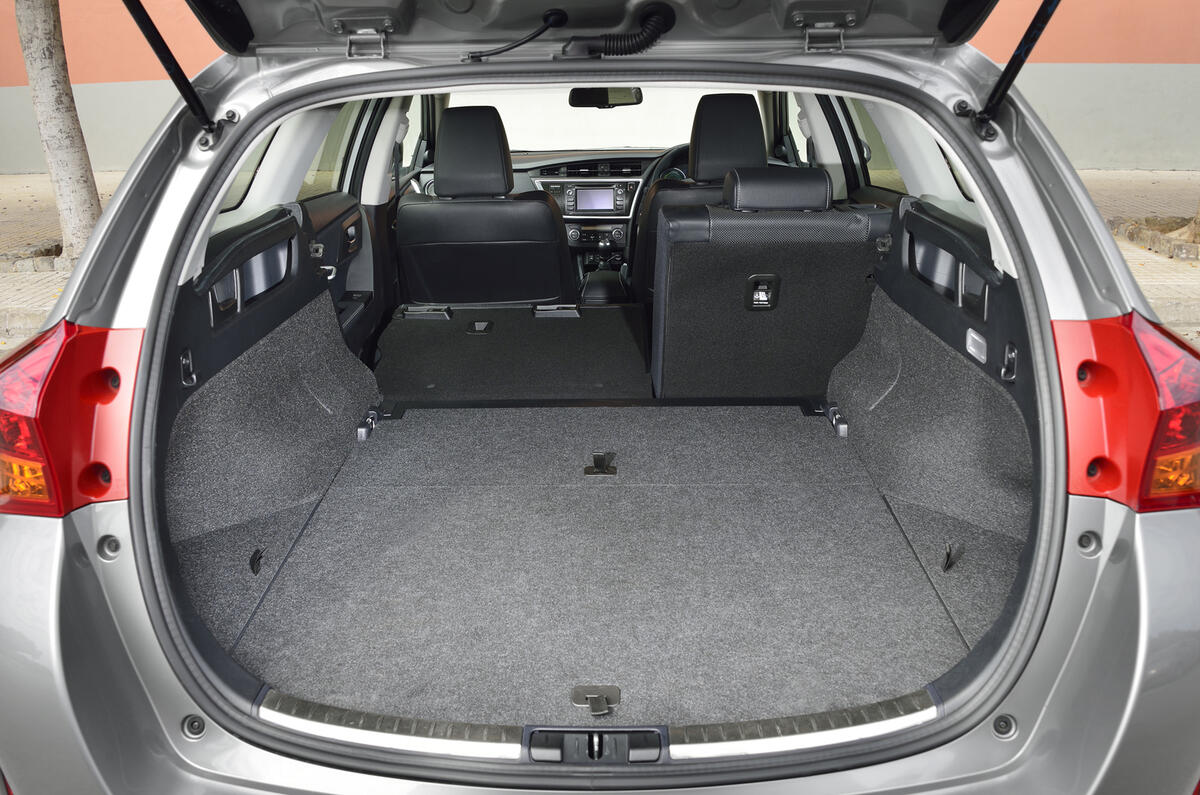 Toyota Auris Ts Hybrid 2015 Review Youtube
