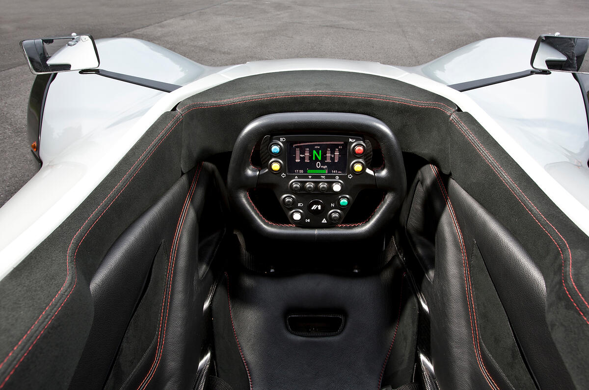 La cabina de BAC Mono