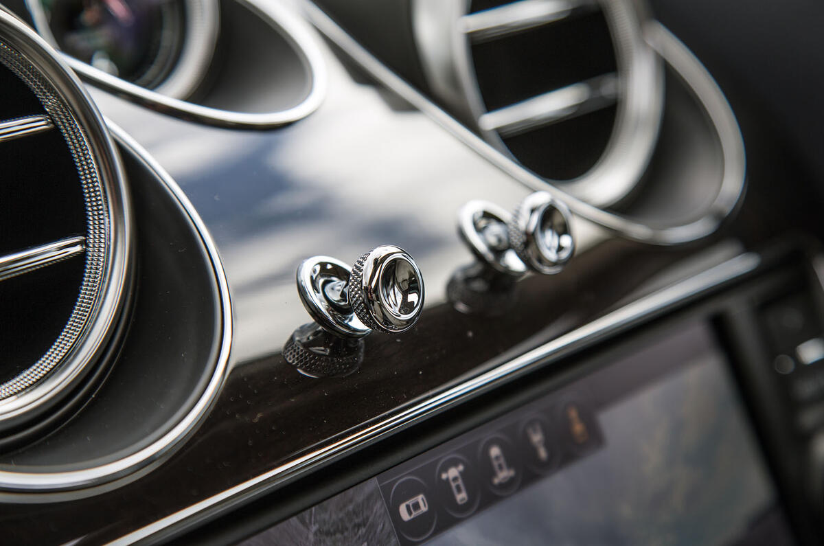 Bentley Bentayga air vent controls