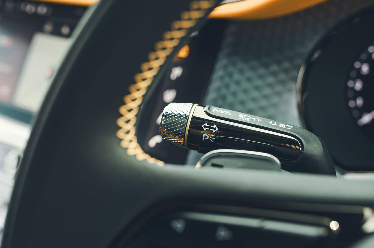 bentley continental gt speed 2025 Review tige moletée détail 11