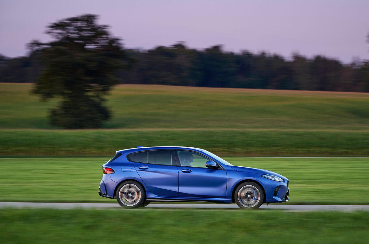 bmw 1 series review 2024 02 panning