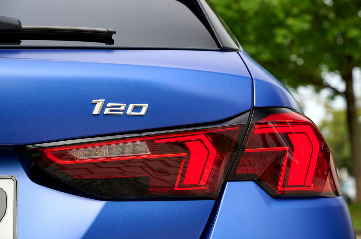 bmw 1 series review 2024 09 lights