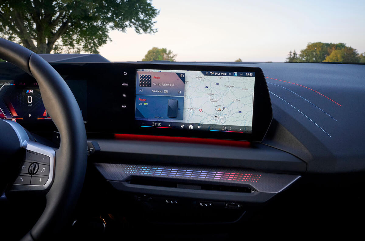 bmw 1 series review 2024 14 infotainment
