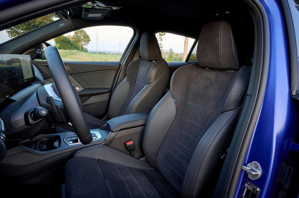 bmw 1 series review 2024 18 sièges avant