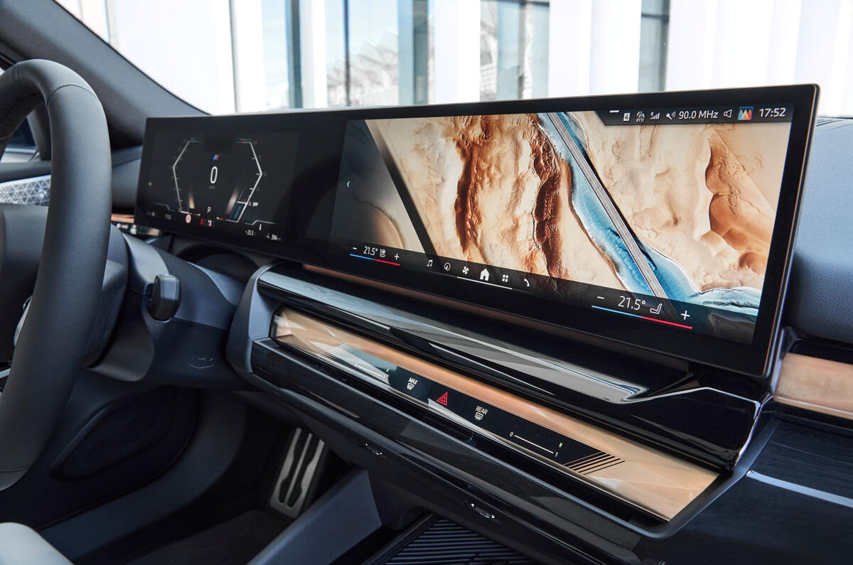 bmw i5 edrive40 review 2023 10 screens
